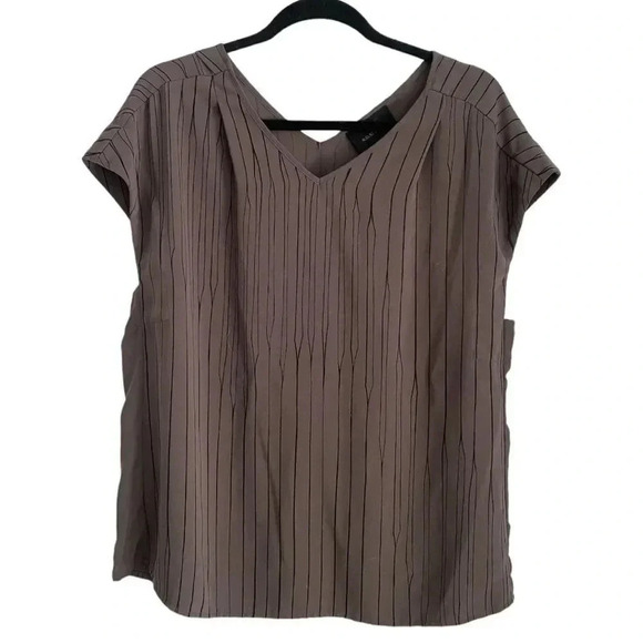 August 1 Eight Striped Cap Sleeve V Neck Blouse Gray Black Size XL - Picture 4 of 11